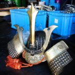 スクラップの中に埋もれていた真鍮の兜がクオリティー高っ！