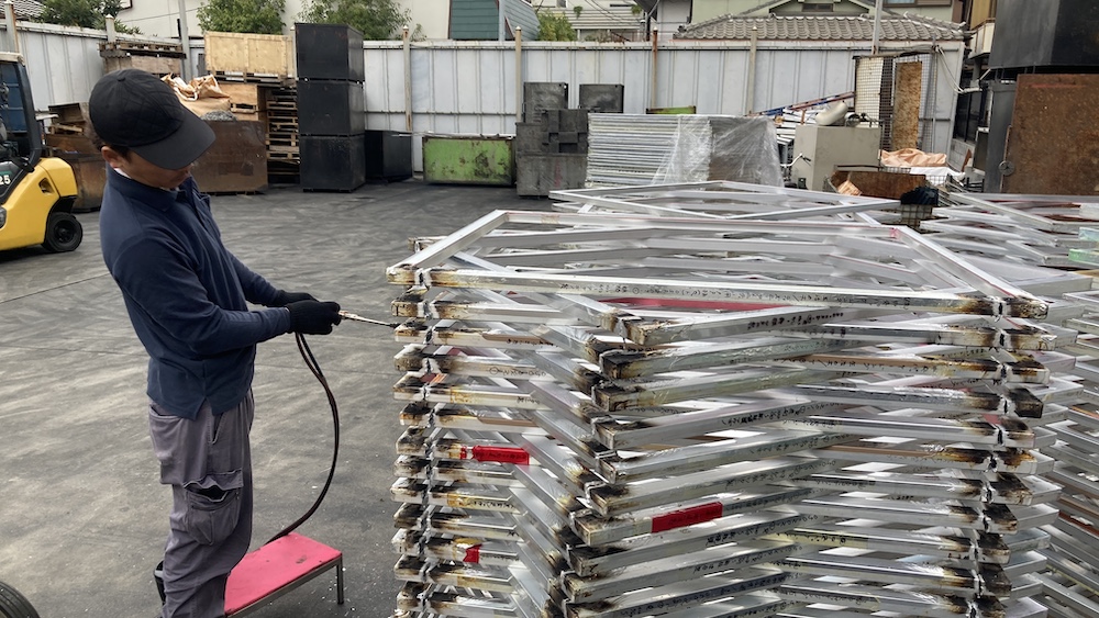 シルクスクリーン印刷アルミ枠の解体1